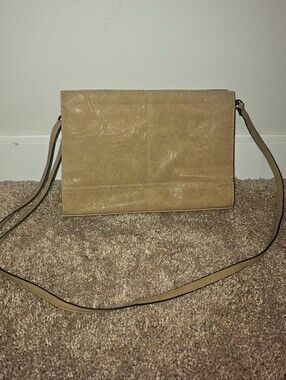 Bueno Tan Crossbody Bag - Simple Leather-Style Design